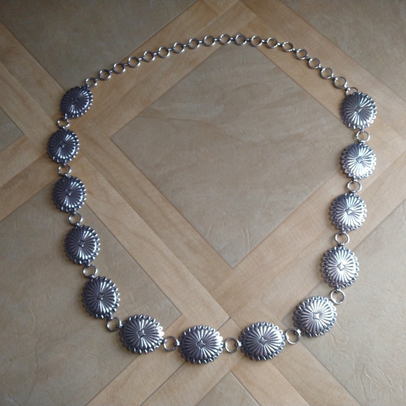 Unknown Accessories - XL 16/18 Silver Metal Concho Adjustable Belt
